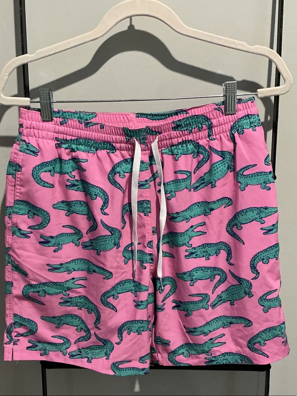 chubbies Men's Pink Swim Shorts with Teal Alligator Print